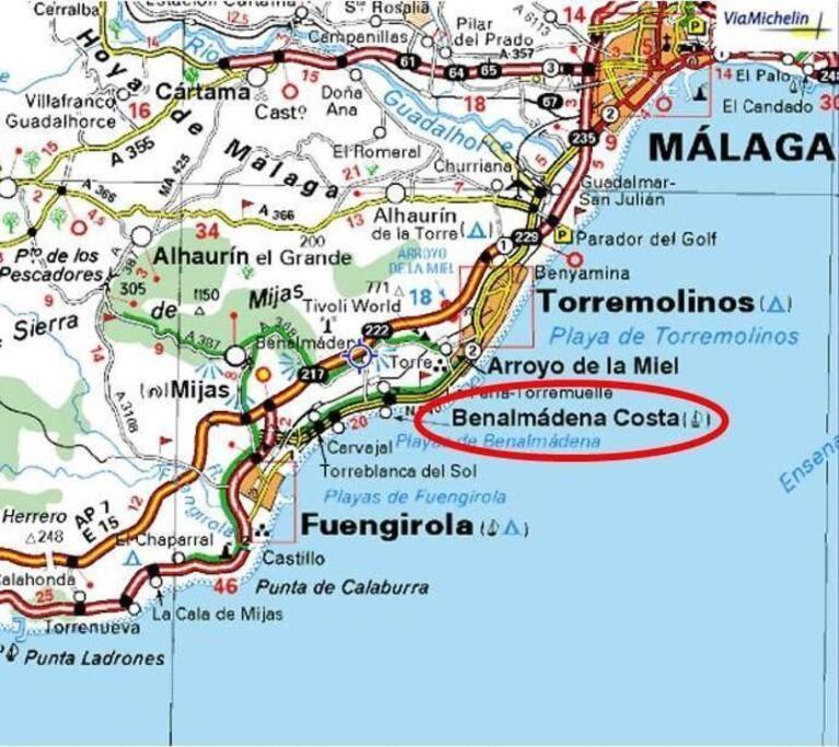 With Sea And Mountain Views En Piso Compartido 1 O 2 Personas Bed and breakfast Benalmádena